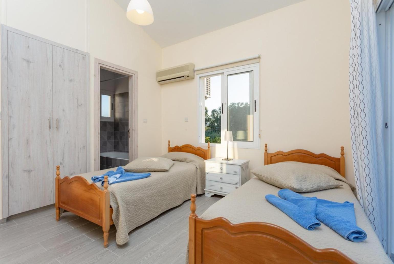 Sun Beach Villa Tria Polis Eksteriør billede