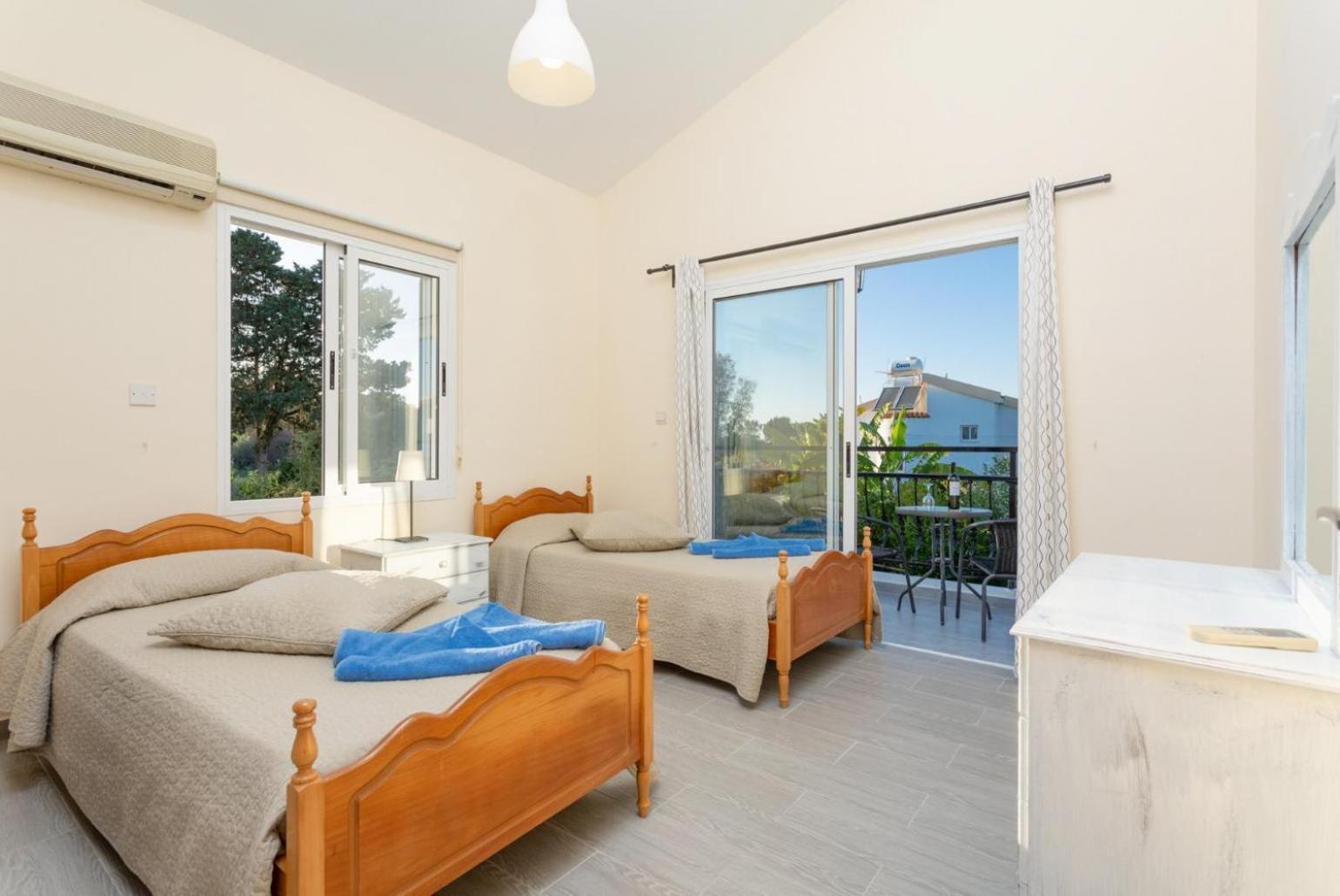 Sun Beach Villa Tria Polis Eksteriør billede